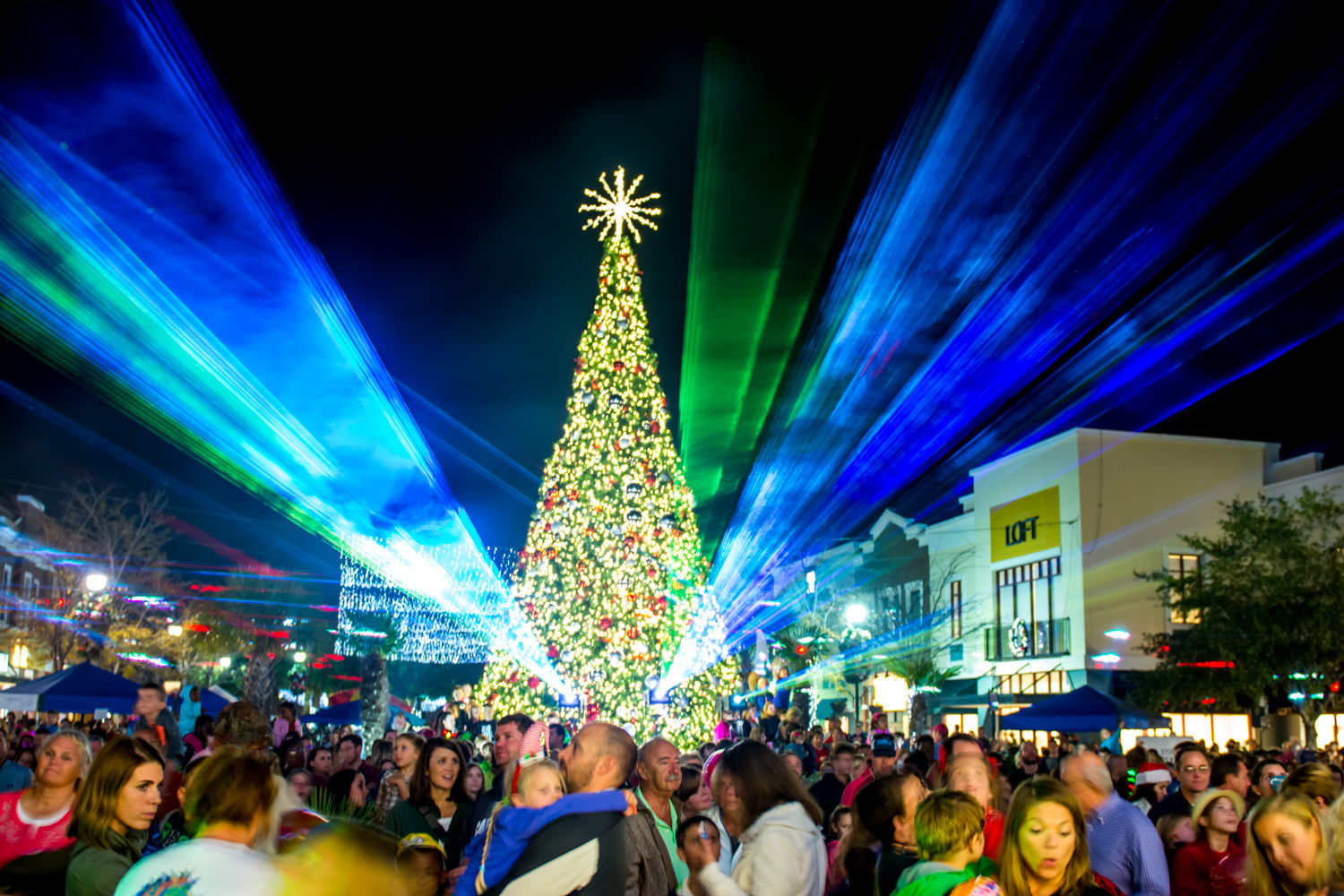 Towne Centre Lights Up tree and laser show (copy)